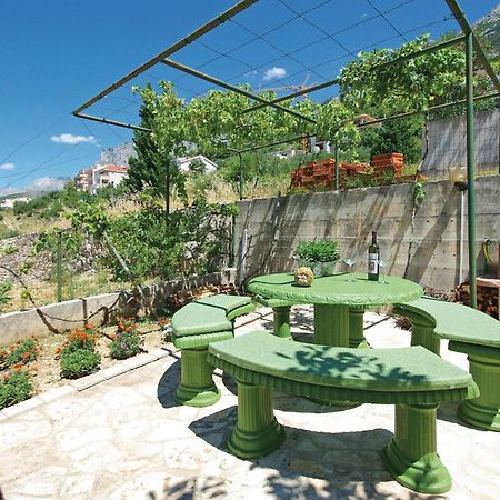 1 Bedroom Stunning Apartment In Makarska Bagian luar foto